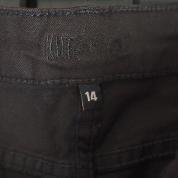 Kut from the Cloth | Natalie Black Bermuda Shorts - Picture 3 of 6